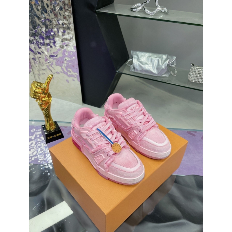 l**is V*t*n sneakers